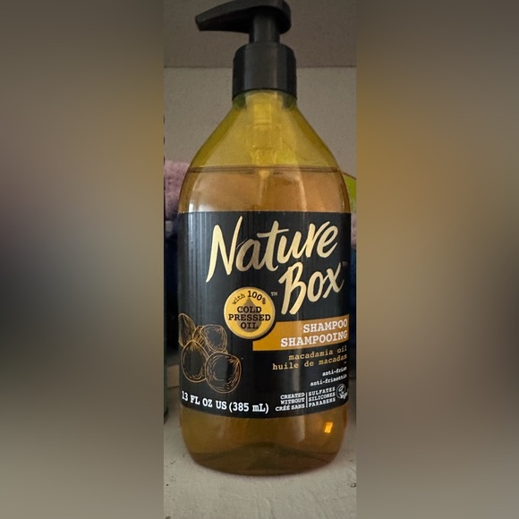 Nature Box Macadamia Oil Shampoo, designed for frizzy hair - Picture 1 of 1